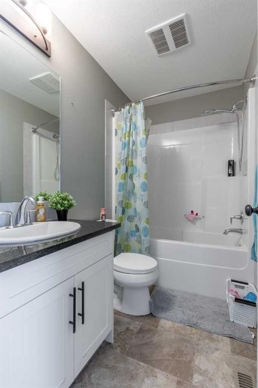 537 Blackwolf Boulevard North, Lethbridge, AB - Indoor Photo Showing Bathroom