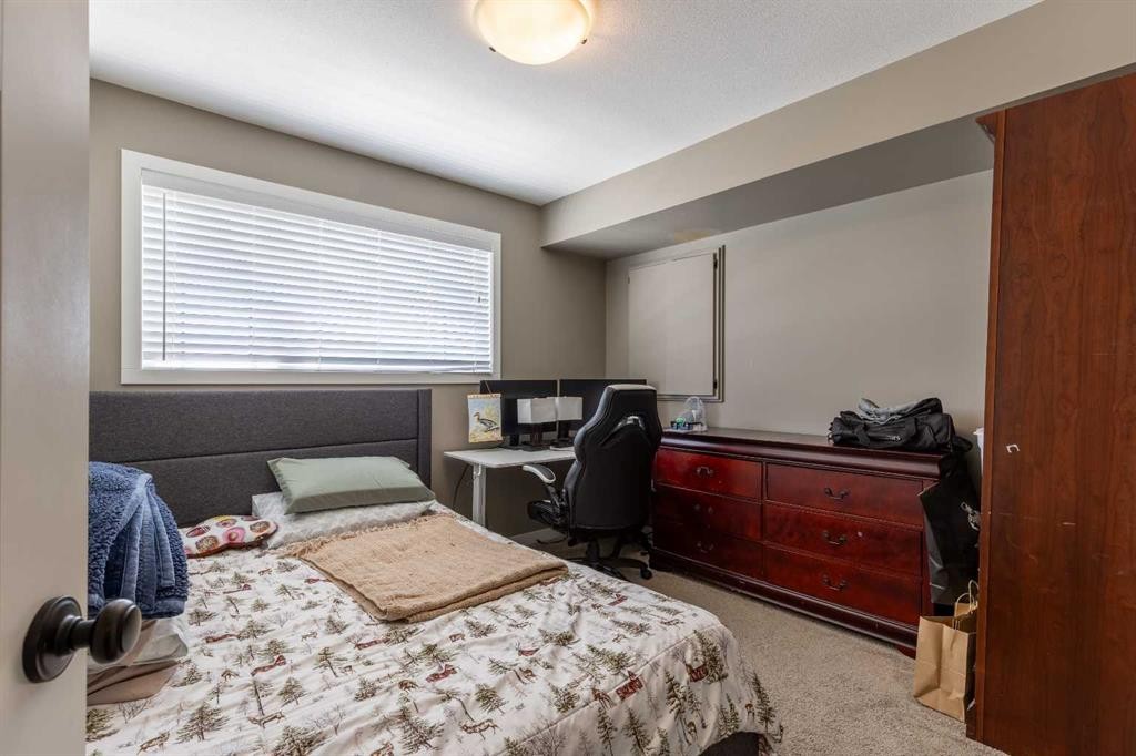 537 Blackwolf Boulevard North, Lethbridge, AB - Indoor Photo Showing Bedroom