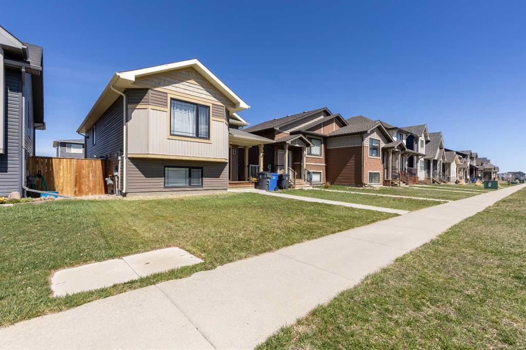 537 Blackwolf Boulevard North, Lethbridge, AB - Outdoor With Facade
