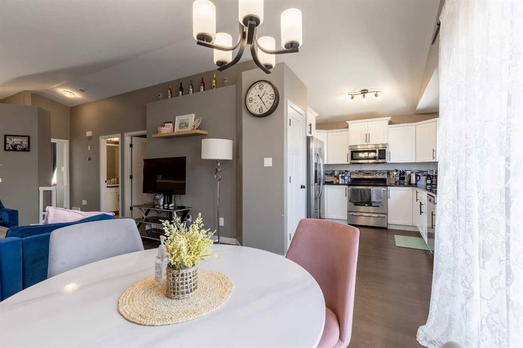 537 Blackwolf Boulevard North, Lethbridge, AB - Indoor Photo Showing Dining Room