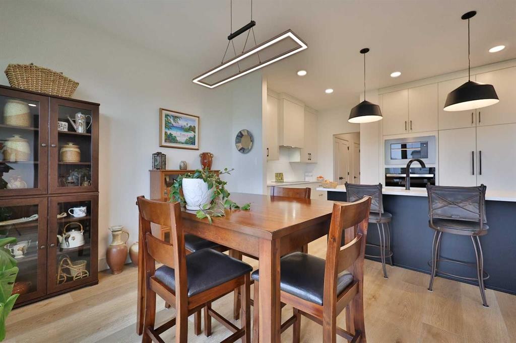 42 Blackwolf Pass North, Lethbridge, AB - Indoor Photo Showing Dining Room