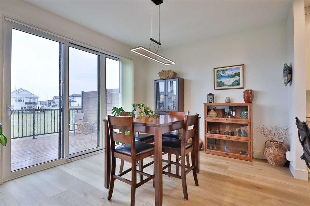 42 Blackwolf Pass North, Lethbridge, AB - Indoor Photo Showing Dining Room