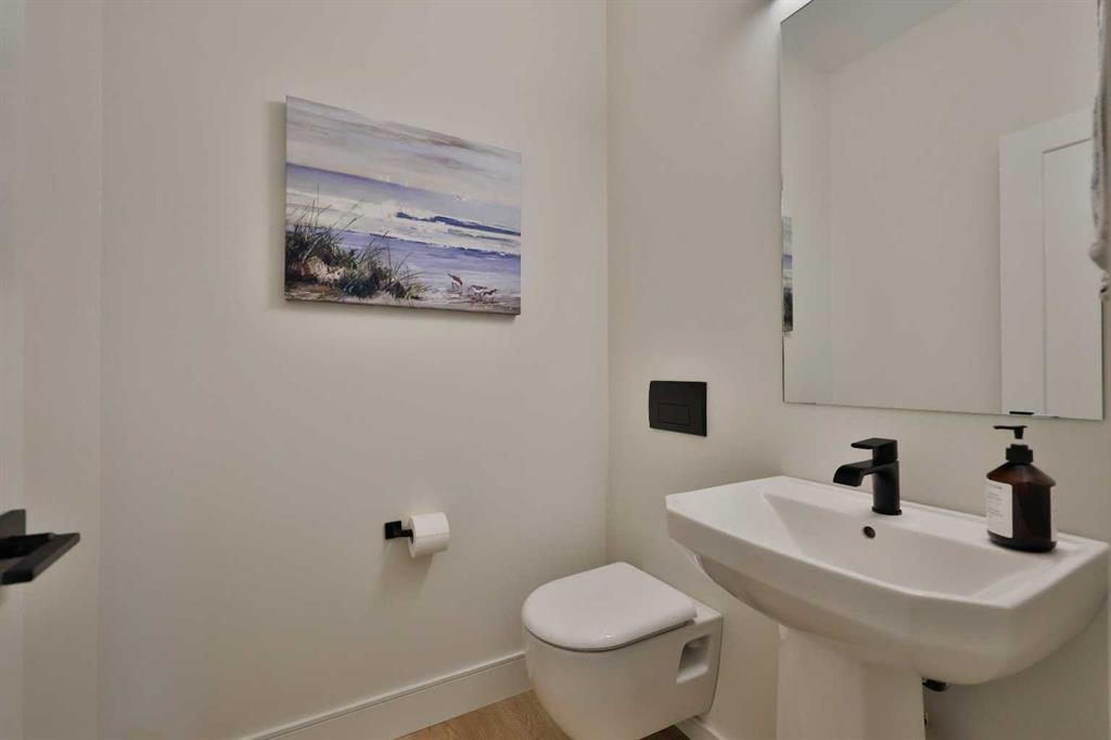 42 Blackwolf Pass North, Lethbridge, AB - Indoor Photo Showing Bathroom