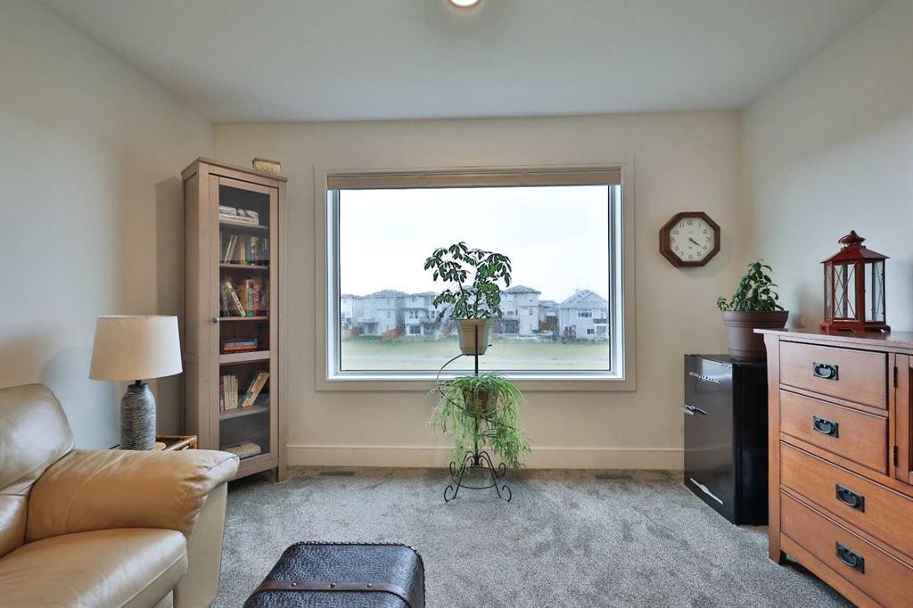 42 Blackwolf Pass North, Lethbridge, AB - Indoor Photo Showing Living Room