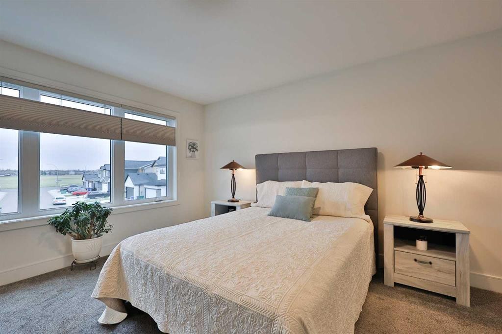 42 Blackwolf Pass North, Lethbridge, AB - Indoor Photo Showing Bedroom