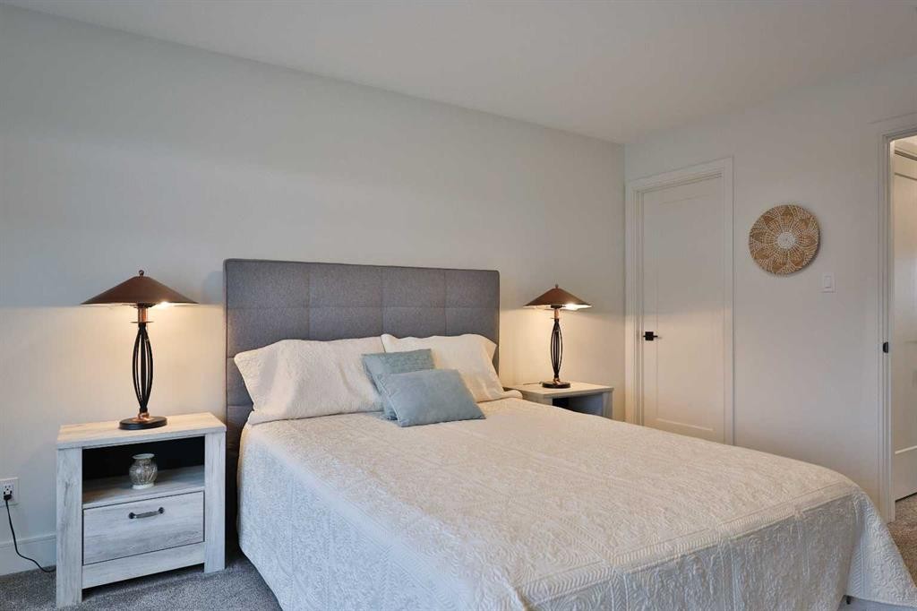 42 Blackwolf Pass North, Lethbridge, AB - Indoor Photo Showing Bedroom