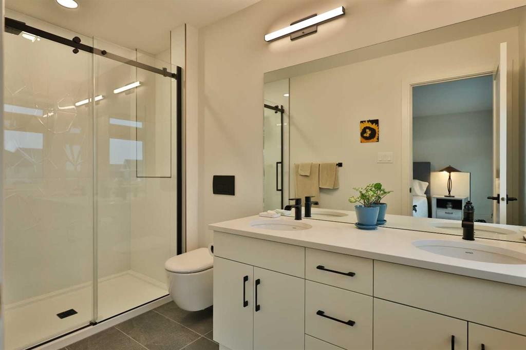 42 Blackwolf Pass North, Lethbridge, AB - Indoor Photo Showing Bathroom