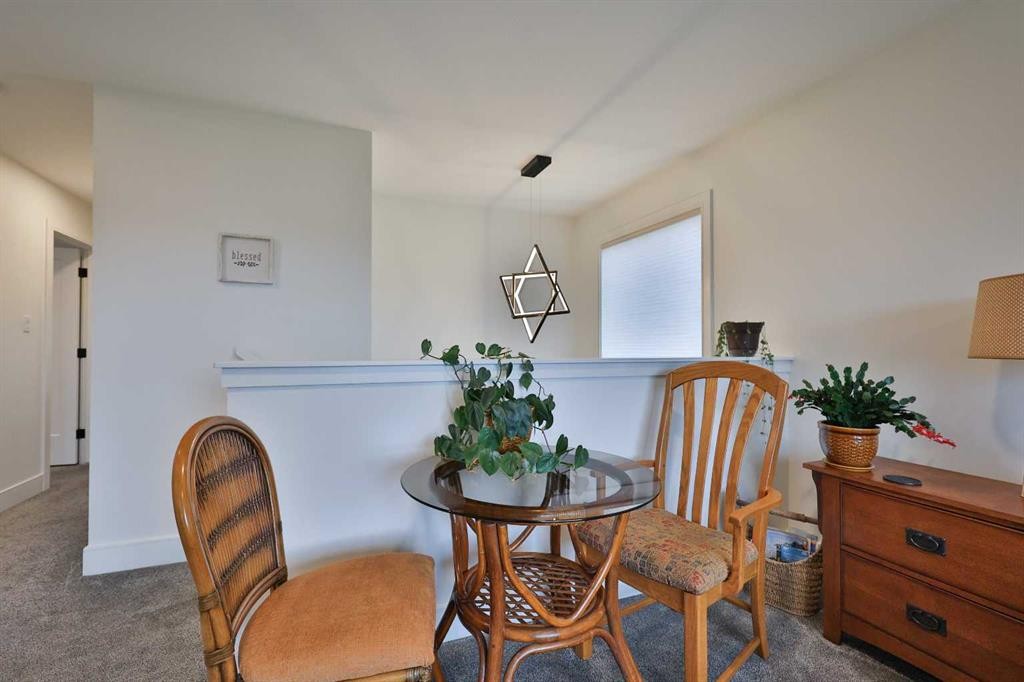 42 Blackwolf Pass North, Lethbridge, AB - Indoor Photo Showing Dining Room