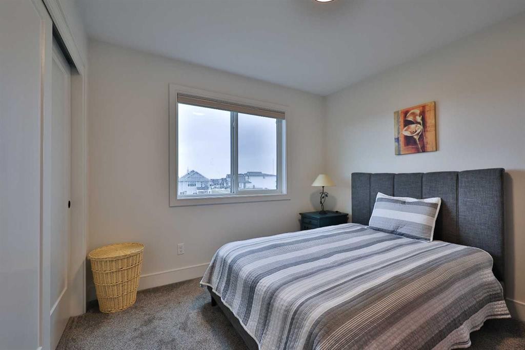 42 Blackwolf Pass North, Lethbridge, AB - Indoor Photo Showing Bedroom