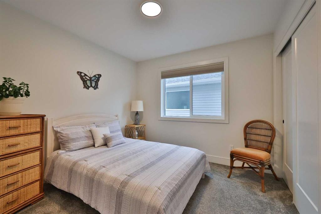 42 Blackwolf Pass North, Lethbridge, AB - Indoor Photo Showing Bedroom