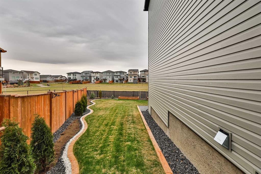 42 Blackwolf Pass North, Lethbridge, AB - Outdoor