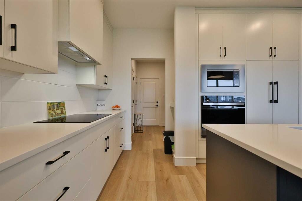 42 Blackwolf Pass North, Lethbridge, AB - Indoor Photo Showing Kitchen