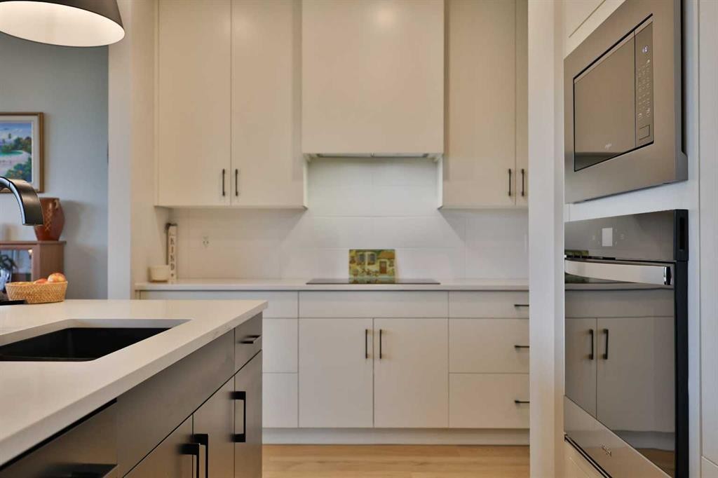 42 Blackwolf Pass North, Lethbridge, AB - Indoor Photo Showing Kitchen