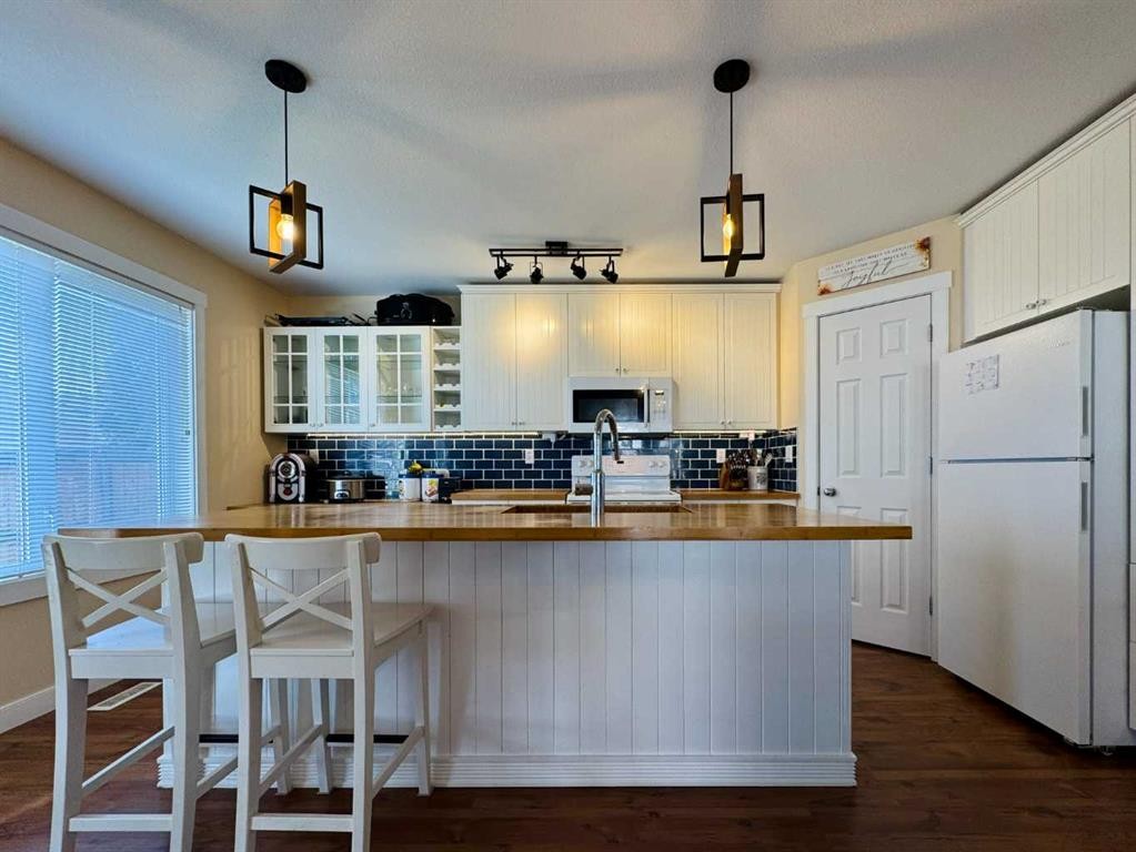 86 Riverstone Boulevard West, Lethbridge, AB - Indoor Photo Showing Kitchen