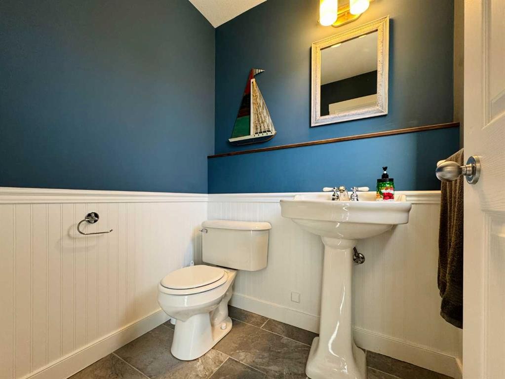 86 Riverstone Boulevard West, Lethbridge, AB - Indoor Photo Showing Bathroom