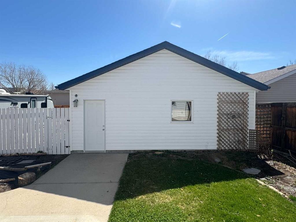 86 Riverstone Boulevard West, Lethbridge, AB - Outdoor With Exterior