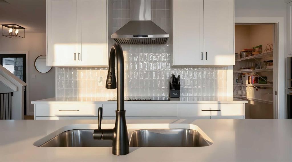 781 Atlantic Cove West, Lethbridge, AB - Indoor Photo Showing Kitchen With Double Sink