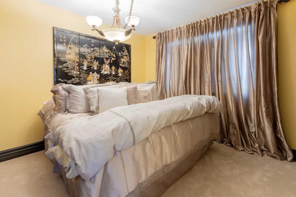 135 Garrison Drive, Fort Macleod, AB - Indoor Photo Showing Bedroom