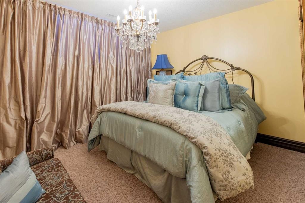 135 Garrison Drive, Fort Macleod, AB - Indoor Photo Showing Bedroom