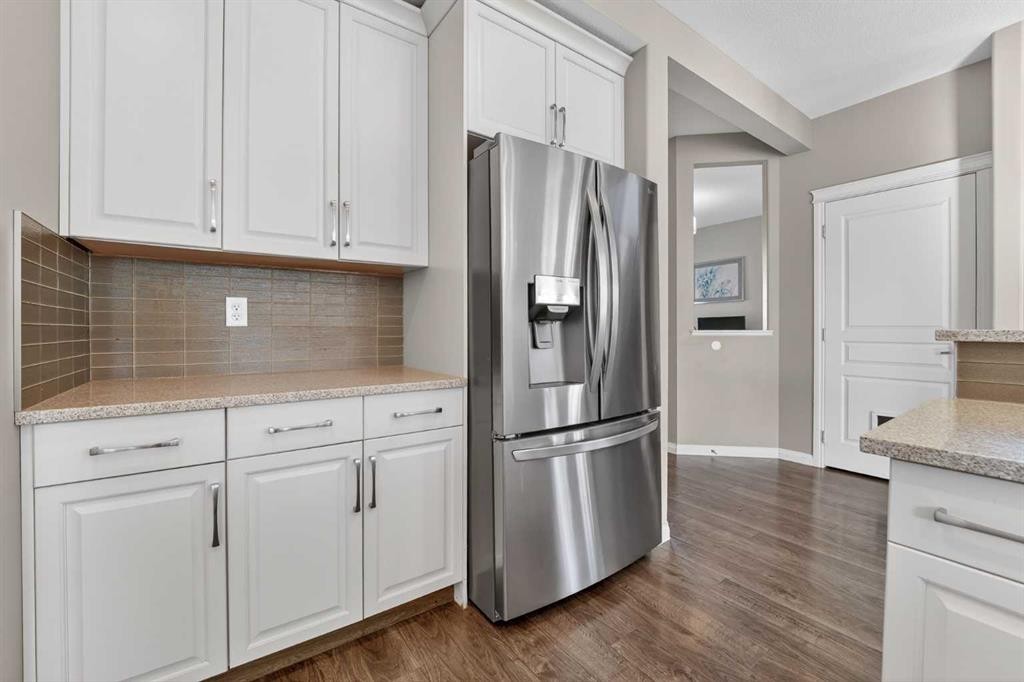 678 Twinriver Crescent West, Lethbridge, AB - Indoor Photo Showing Kitchen