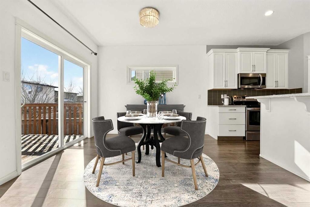 678 Twinriver Crescent West, Lethbridge, AB - Indoor Photo Showing Dining Room