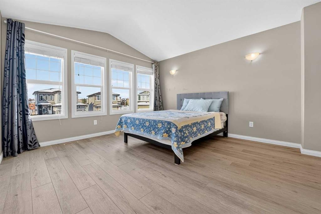 678 Twinriver Crescent West, Lethbridge, AB - Indoor Photo Showing Bedroom