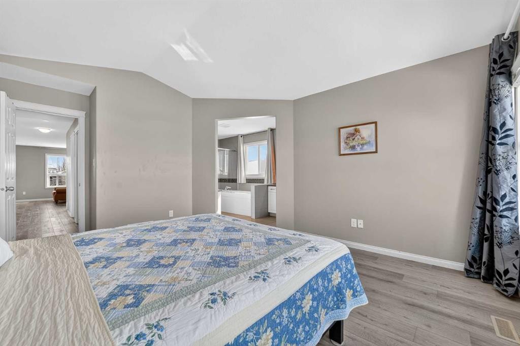 678 Twinriver Crescent West, Lethbridge, AB - Indoor Photo Showing Bedroom