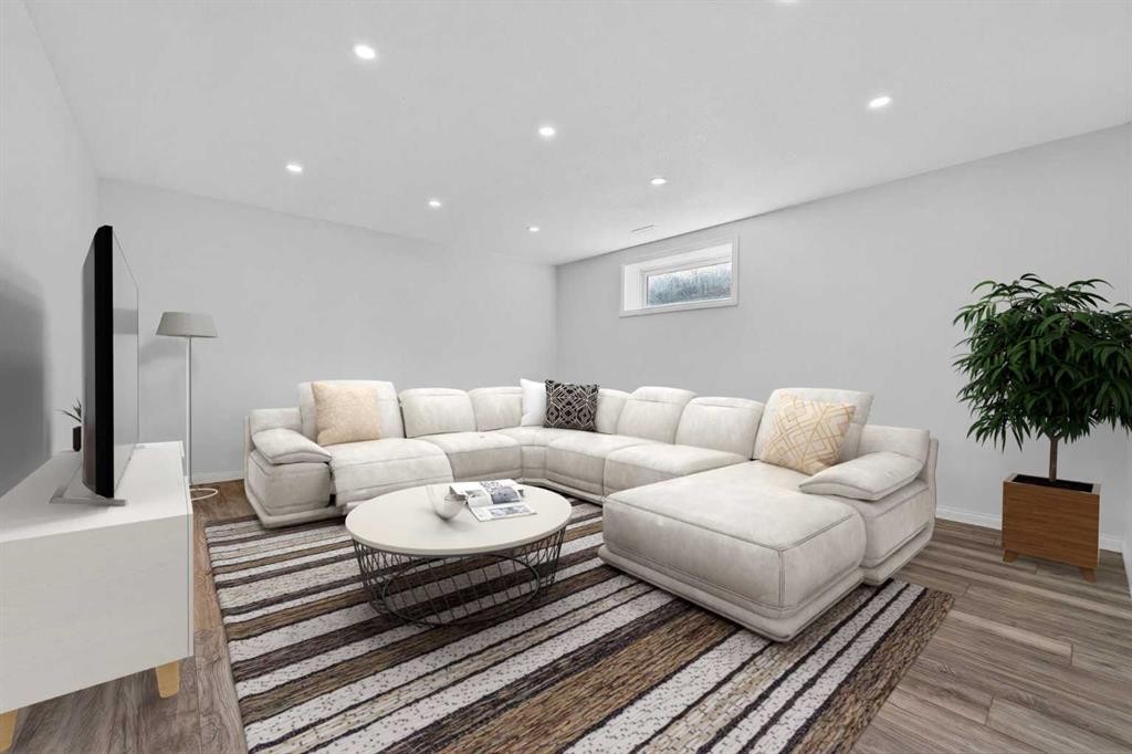 678 Twinriver Crescent West, Lethbridge, AB - Indoor Photo Showing Living Room