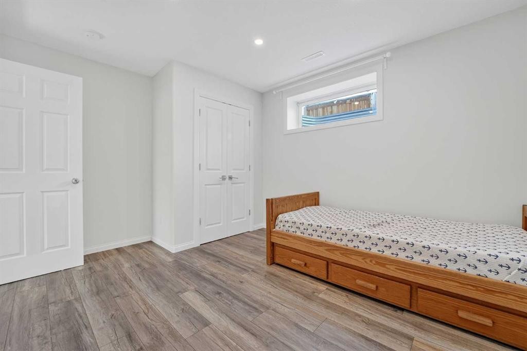 678 Twinriver Crescent West, Lethbridge, AB - Indoor Photo Showing Bedroom