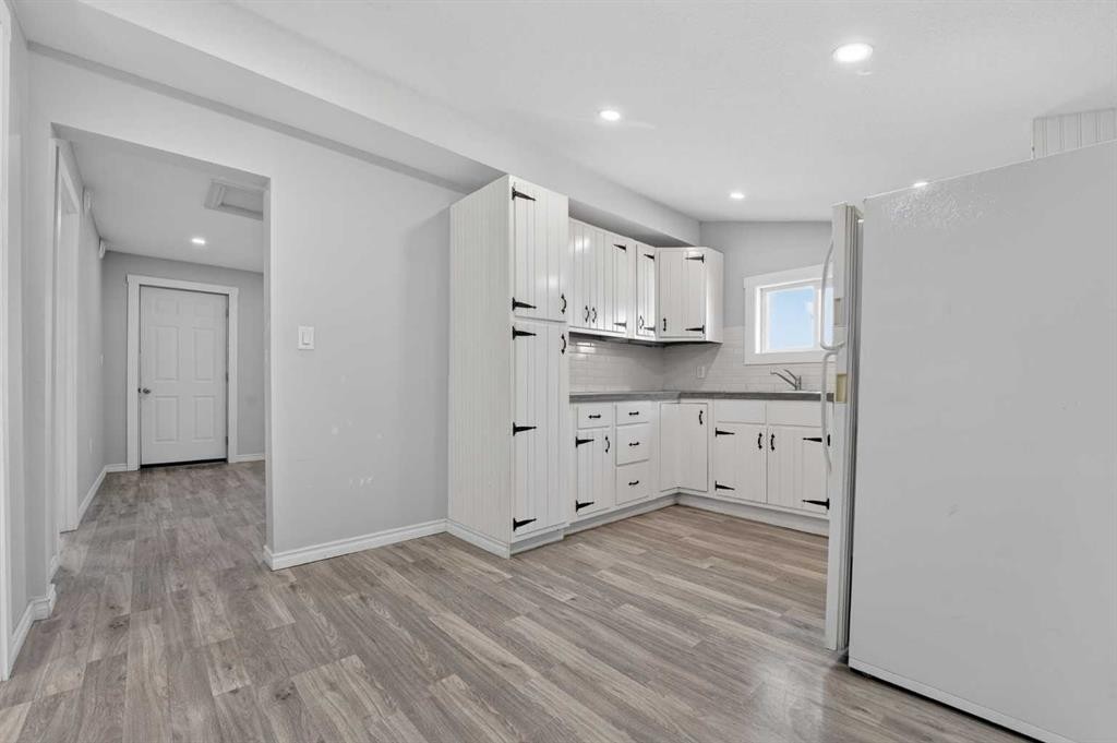 331 N 200 E, Raymond, AB - Indoor Photo Showing Kitchen