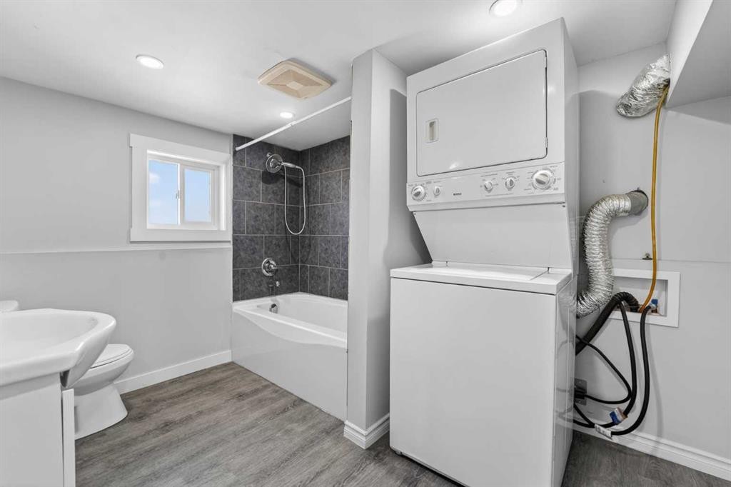 331 N 200 E, Raymond, AB - Indoor Photo Showing Laundry Room