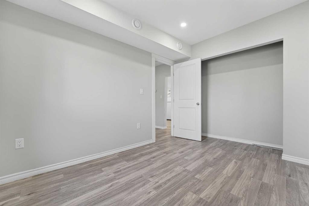 331 N 200 E, Raymond, AB - Indoor Photo Showing Other Room