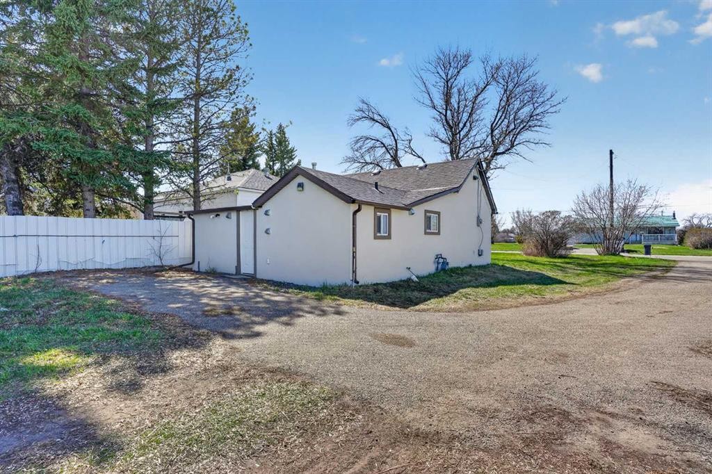 331 N 200 E, Raymond, AB - Outdoor