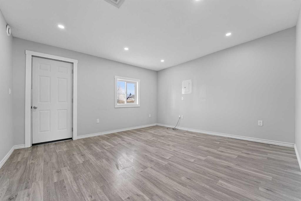 331 N 200 E, Raymond, AB - Indoor Photo Showing Other Room