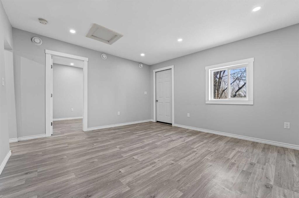 331 N 200 E, Raymond, AB - Indoor Photo Showing Other Room