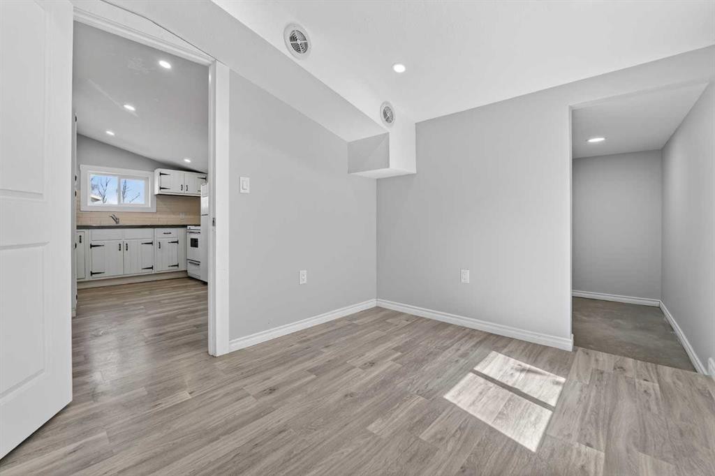 331 N 200 E, Raymond, AB - Indoor Photo Showing Other Room
