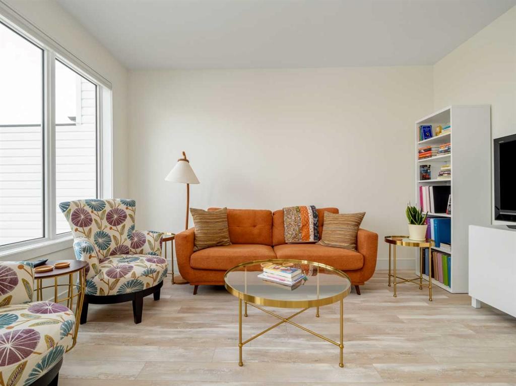 4325 28 Avenue South, Lethbridge, AB - Indoor Photo Showing Living Room
