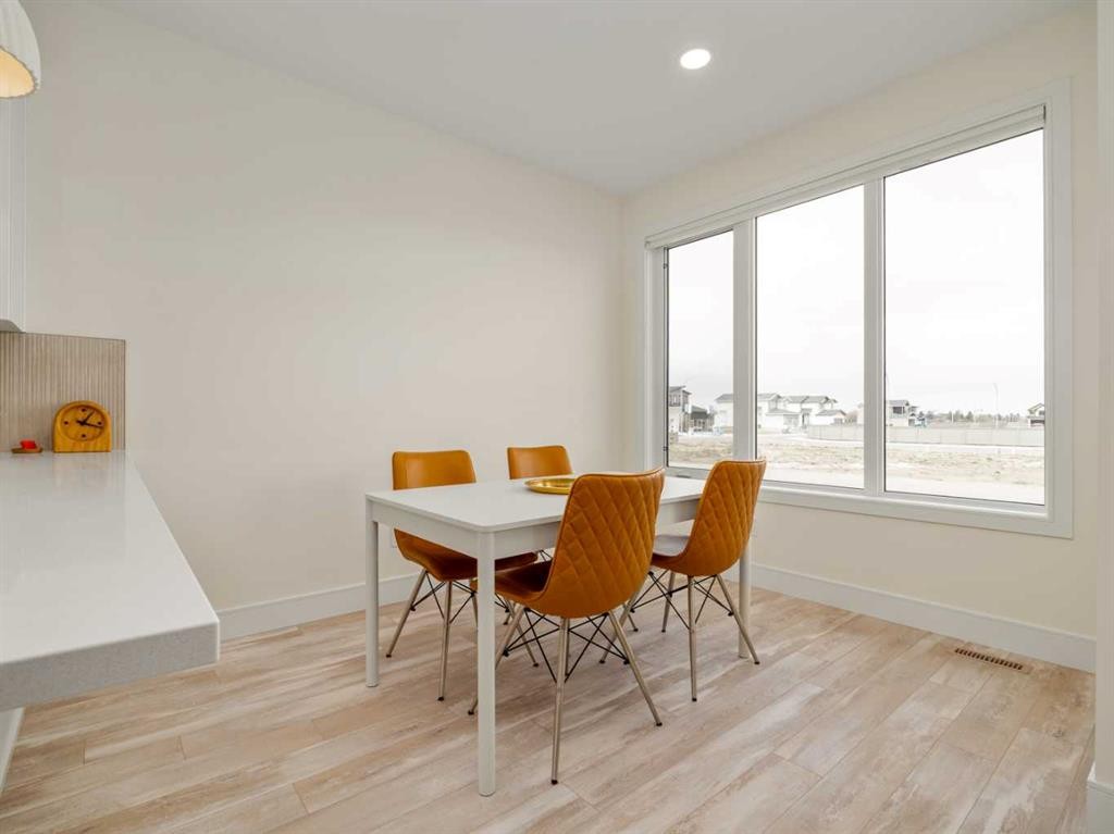 4325 28 Avenue South, Lethbridge, AB - Indoor Photo Showing Dining Room