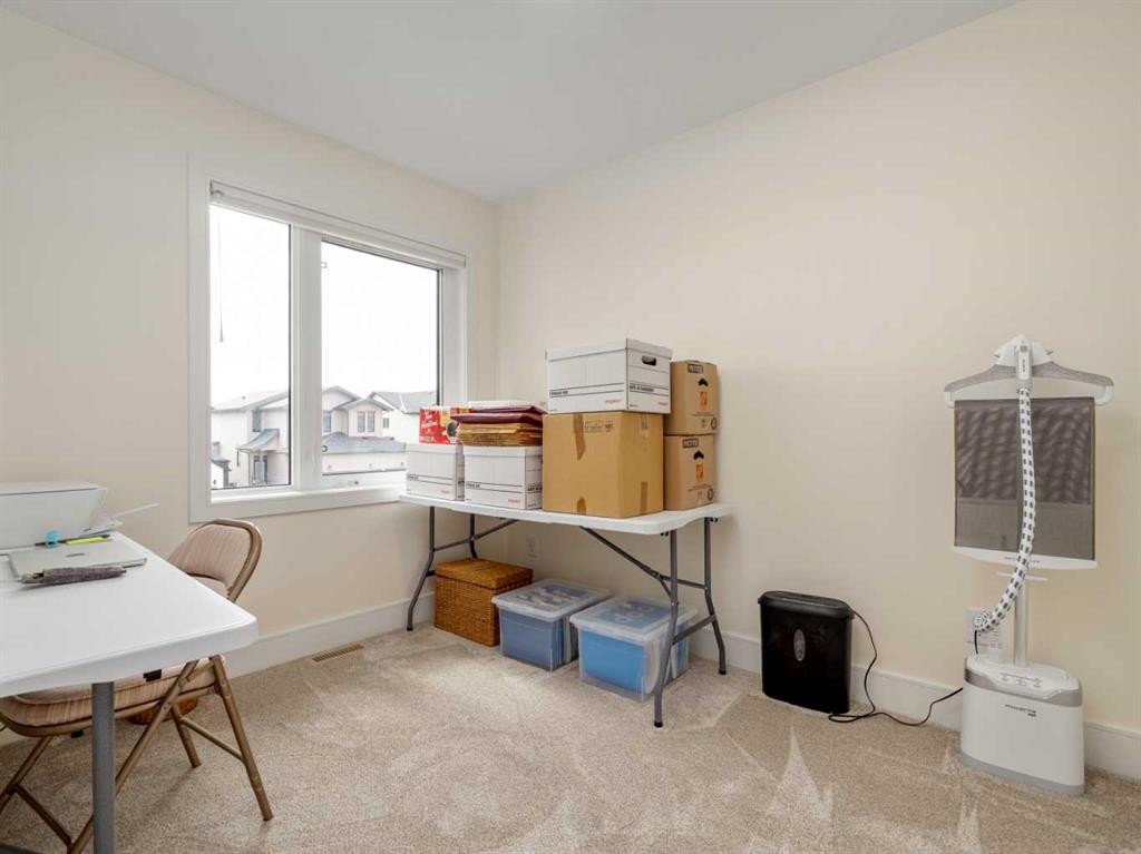 4325 28 Avenue South, Lethbridge, AB - Indoor Photo Showing Other Room