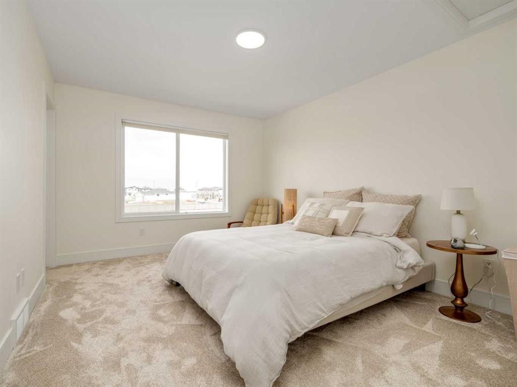 4325 28 Avenue South, Lethbridge, AB - Indoor Photo Showing Bedroom