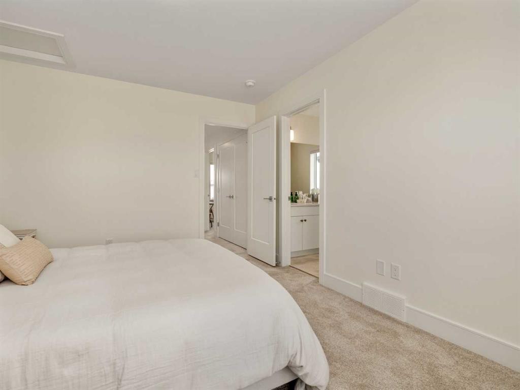 4325 28 Avenue South, Lethbridge, AB - Indoor Photo Showing Bedroom
