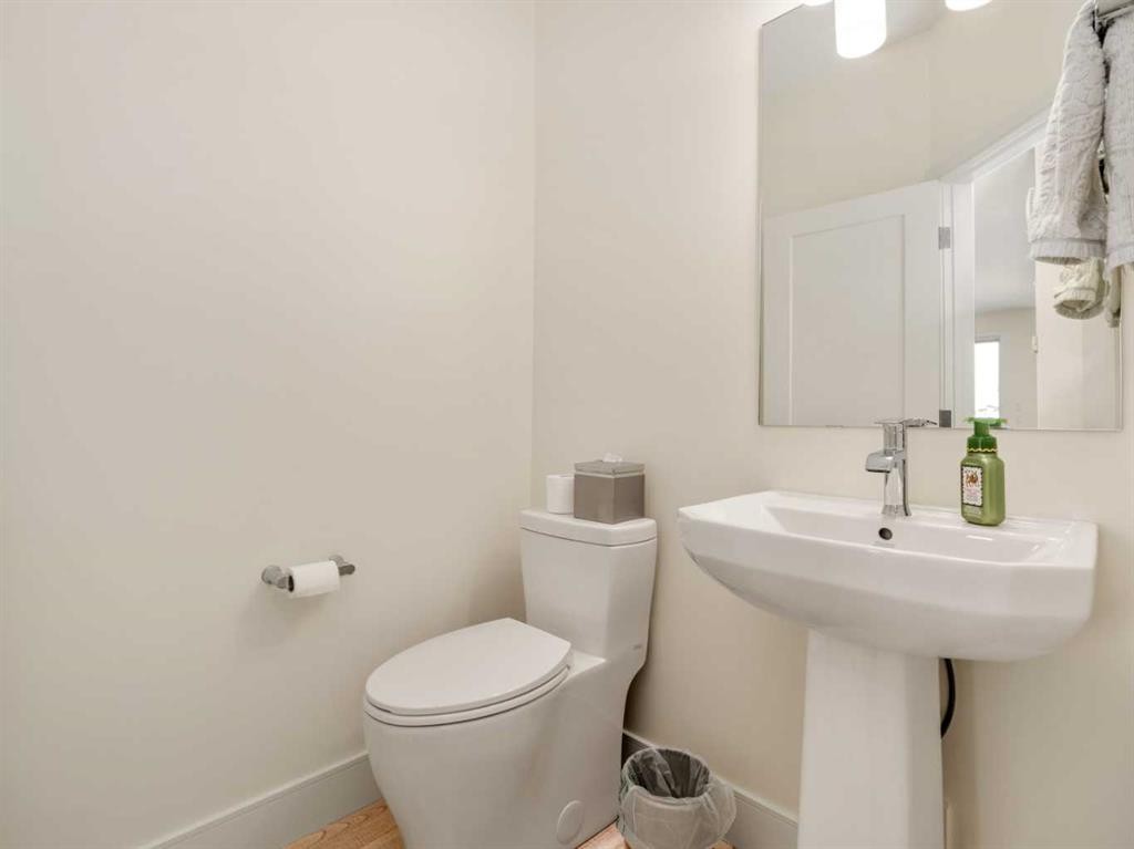4325 28 Avenue South, Lethbridge, AB - Indoor Photo Showing Bathroom