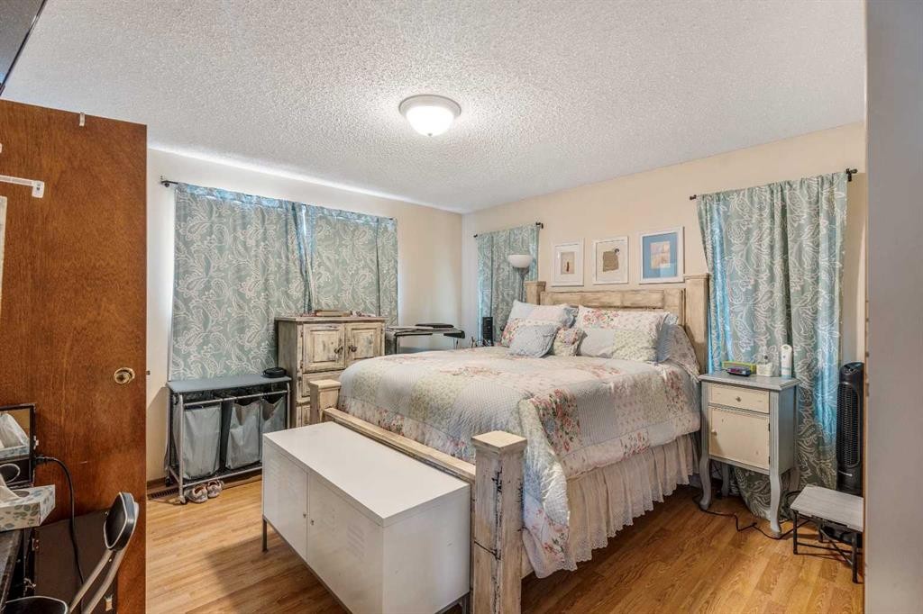4716 Heritage Drive, Taber, AB - Indoor Photo Showing Bedroom
