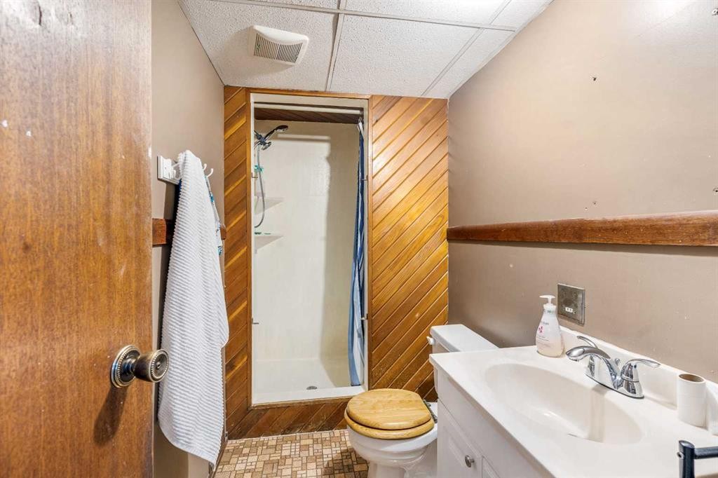 4716 Heritage Drive, Taber, AB - Indoor Photo Showing Bathroom