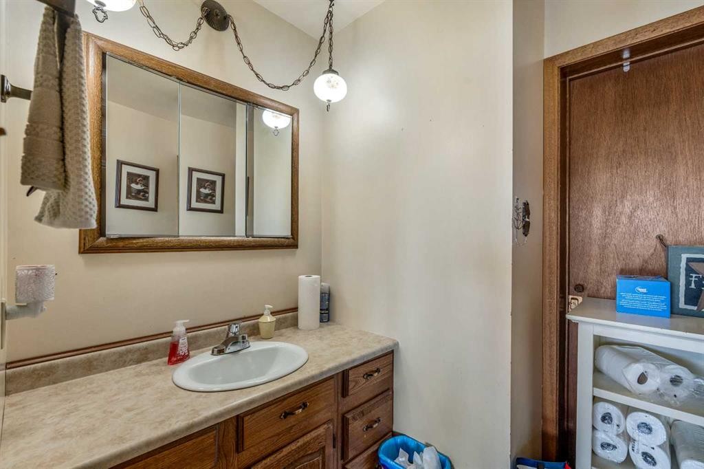4716 Heritage Drive, Taber, AB - Indoor Photo Showing Bathroom