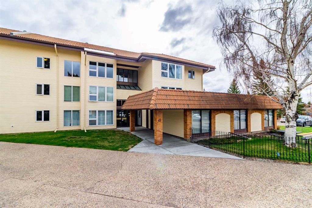 110-65 Temple Blvd W, Lethbridge, AB - Outdoor With Facade