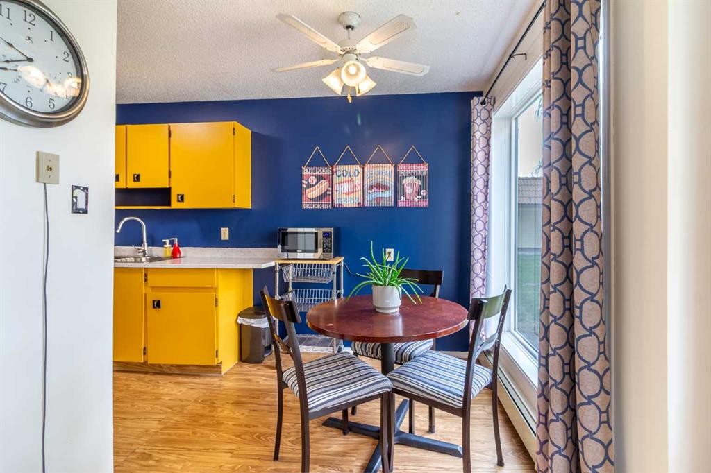 110-65 Temple Blvd W, Lethbridge, AB - Indoor Photo Showing Dining Room