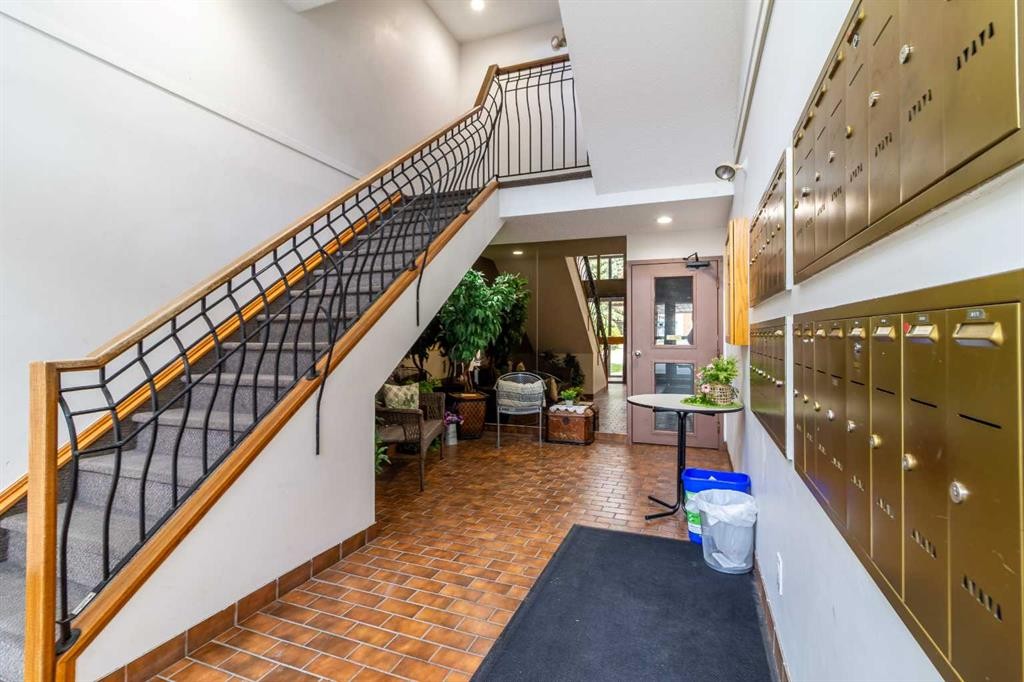 110-65 Temple Blvd W, Lethbridge, AB - Indoor Photo Showing Other Room