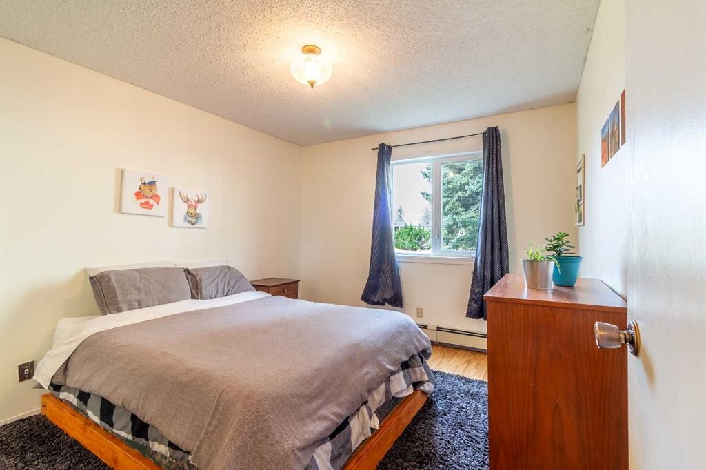 110-65 Temple Blvd W, Lethbridge, AB - Indoor Photo Showing Bedroom