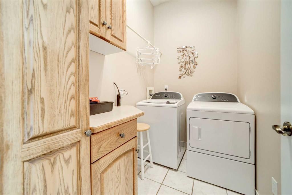 50 Sarcee Place West, Lethbridge, AB - Indoor Photo Showing Laundry Room